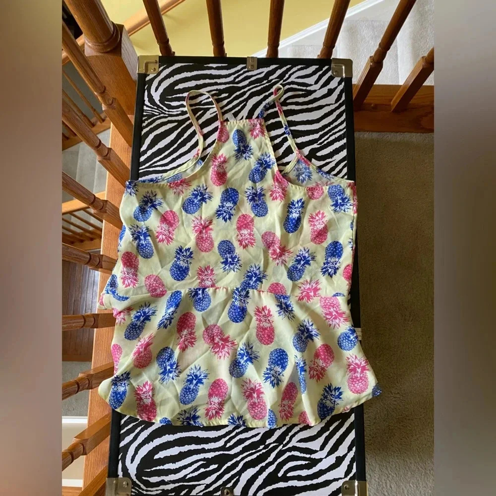 Pineapple tank top size small - Picture 4 of 8
